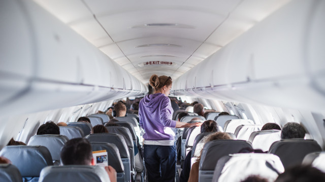 Comissário de bordo revela o lugar mais nojento do avião (e não é o WC)