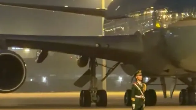 Militar chinês viral por manter-se imóvel na aterragem do Air Force One