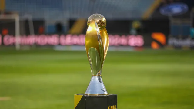 
                    Miguel Cardoso e Alexandre Santos lutam por título na Champions africana
                