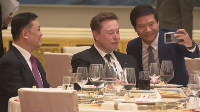 Encontro (estranho) entre Elon Musk e dono da Xiaomi torna-se viral