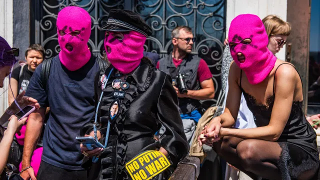 Rússia designa grupo punk feminista Pussy Riot organização terrorista