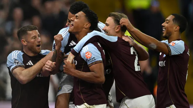 
                    Villa bate Liverpool, sobe ao 4.º lugar e pode ajudar Sporting ou Benfica
                