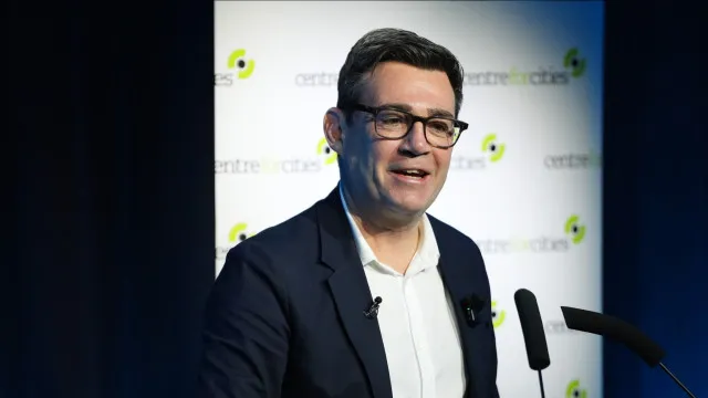 
                    Andy Burnham pode suceder a Keir Starmer já a 17 de julho
                
