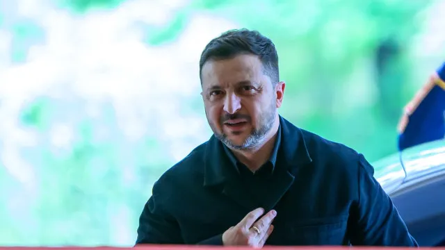 
                    Zelensky pede a Trump mais mísseis para travar 