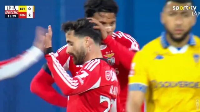 
                    Para ver e rever. O golaço (histórico) de Rafa pelo Benfica no Estoril
                