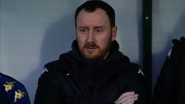 
                    Ian Cathro não garante continuidade: 