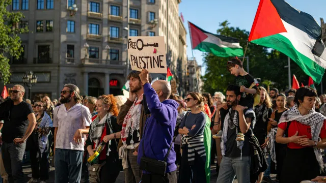 
                    Mil pessoas exigem em Barcelona o corte das relações com Israel
                