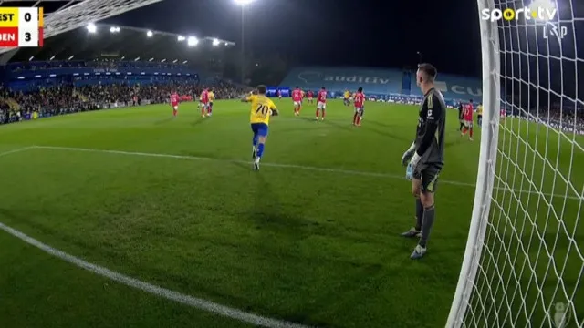 
                    Peixinho estreou-se a marcar pelo Estoril com este hino ao futebol
                