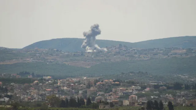 Israel bombardeia no leste e sul do Líbano apesar de cessar-fogo