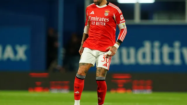 
                    Benfica admite 
