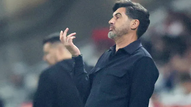 
                    Lyon é atropelado em casa pelo Lens e falha o pódio. PSG perde dérbi
                
