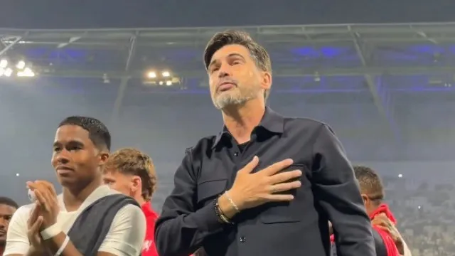 
                    Lyon é goleado pelo Lens mas Paulo Fonseca acaba ovacionado pelos adeptos
                