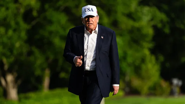 
                    Trump reúne administração em Camp David para analisar conflito no Irão
                