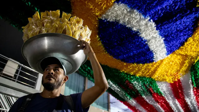 
                    Mundial: Shoppings interditados no Brasil por venderem falsificações
                