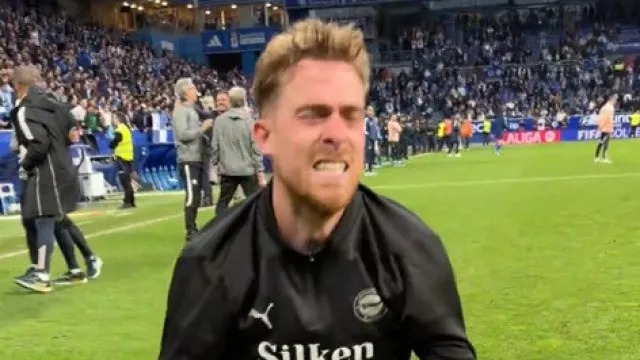 
                    Arrepiante. Alavés festeja permanência e Toni Martínez reagiu assim
                