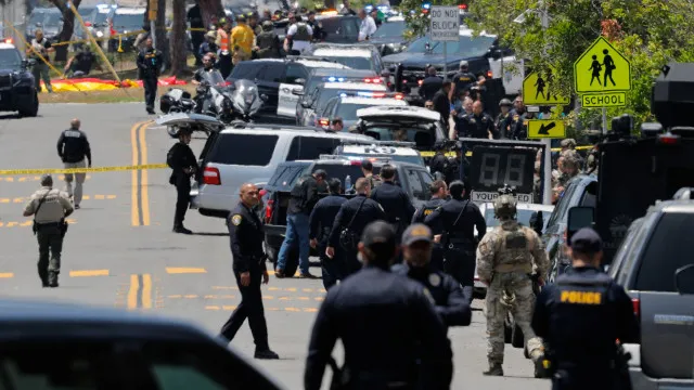 
                    Tiroteio em centro islâmico de San Diego: Há pelo menos 5 mortos
                