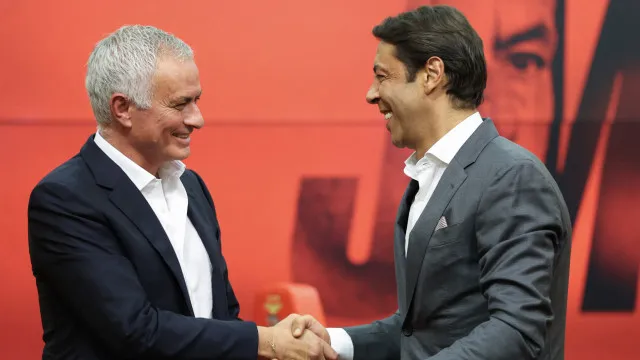 
                    Mourinho falou com Rui Costa e já tem plano traçado rumo a Madrid 
                