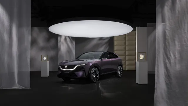 
                    Mazda CX-6e com contributo chinês estreou-se em Portugal e já há preços
                