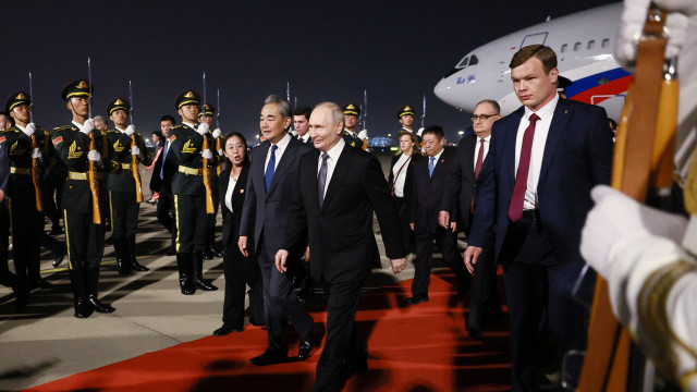 Putin chega à China para visita de Estado dias após partida de Trump