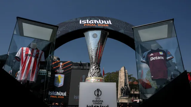 EM DIRETO: Friburgo e Aston Villa apontam aos céus em Istambul