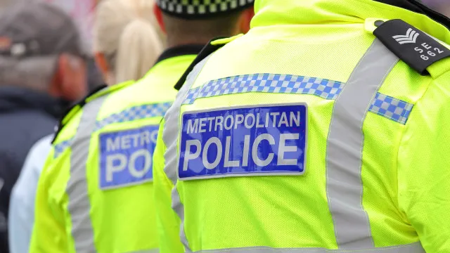 
                    Polícia britânica pede a estudantes mudança de data da manifestação de dia 7
                