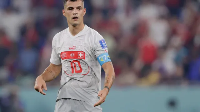
                    Xhaka falsificou certificado de vacinação e recebeu multa... suspensa
                