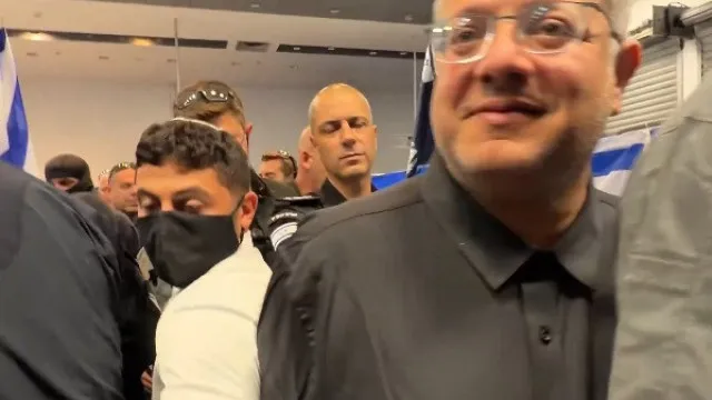 
                    O vídeo de Ben Gvir a provocar ativistas da flotilha: 