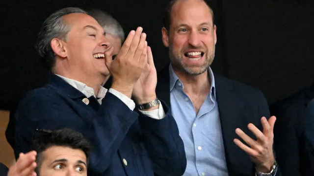 
                    Príncipe William eufórico com vitória histórica do Aston Villa. Fotos
                