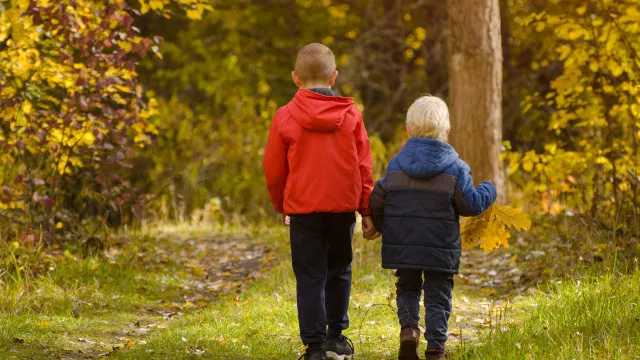 
                    Meninos abandonados em Alcácer foram raptados pela mãe em França. O caso
                