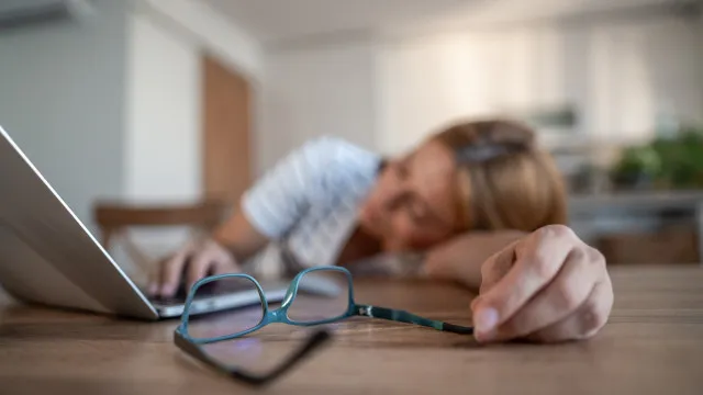 
                    Sinais em como não anda a dormir como devia, alertam especialistas
                