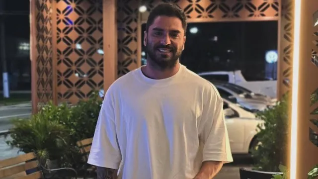 
                    Leandro dá scooter elétrica ao filho e namorada elogia o gesto
                