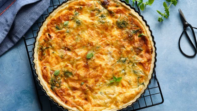 
                    Perfeita para um piquenique! Receita de quiche de carne picada e legumes
                