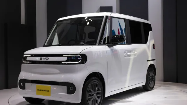 
                    BYD quer bater estes carros típicos no Japão e contratou ex-Nissan
                