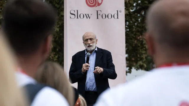 
                    Morreu Carlo Petrini, fundador do movimento Slow Food. Tinha 76 anos
                