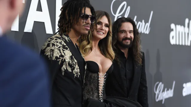
                    Heidi Klum na red carpet com o filho e o marido (e looks a combinar)
                
