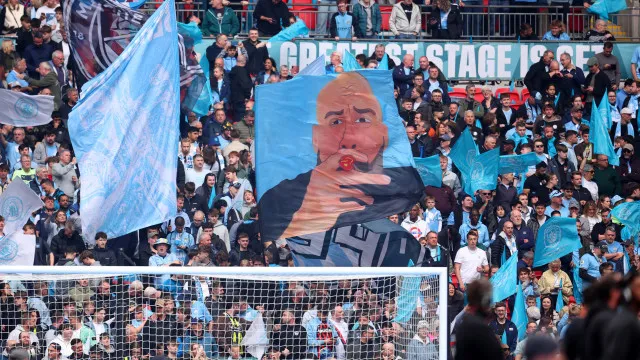 Manchester City eterniza Guardiola em bancada e estátua no Etihad Stadium