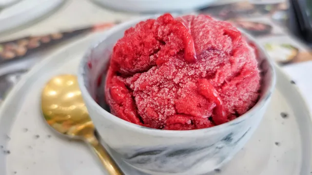 
                    3 receitas de gelado de fruta que já sabem a verão
                