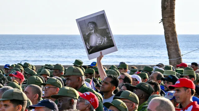 Milhares manifestam-se em Cuba em apoio a Raúl Castro