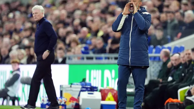 NES recebe apoio...do Everton: "Adoraria manter o West Ham na Premier"