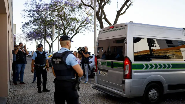 
                    Pai das crianças abandonadas revela: 