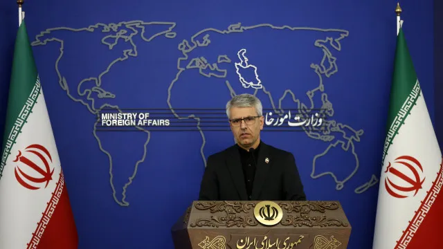 
                    Ministro iraniano compara guerra de Trump às derrotas do Império Romano
                