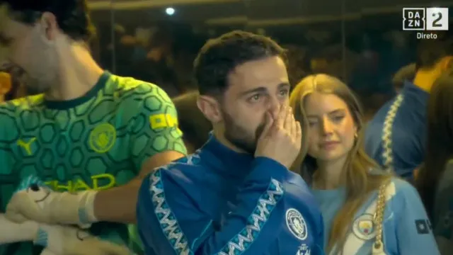 
                    Lágrimas na despedida. Bernardo Silva inconsolável antes do City-Villa
                
