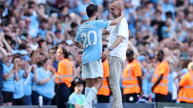 Em dia de despedidas, Aston Villa bate City e dá 'prenda'... ao Sporting