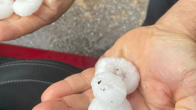 
                    Queda de granizo em várias zonas do norte do país. Eis as imagens
                