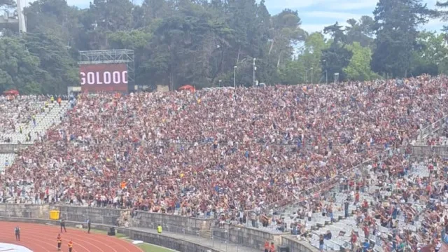
                    Surpresa... e festa dos adeptos do Torreense após golo frente ao Sporting
                