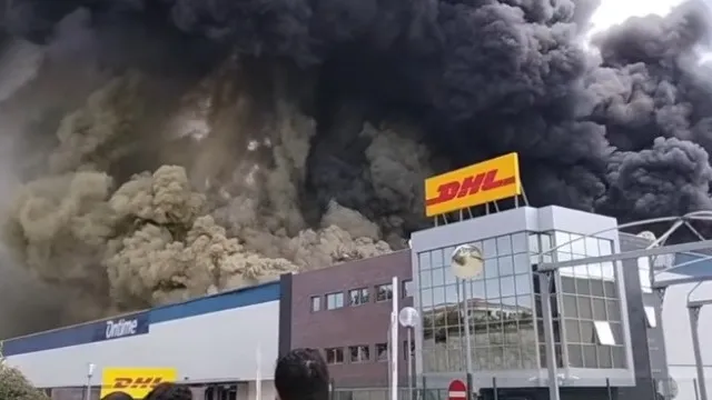 
                    Novo incêndio em armazém da DHL em Vialonga
                