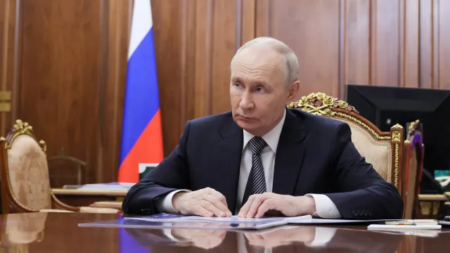 
                    Putin promulga lei para defender cidadãos russos no estrangeiro
                