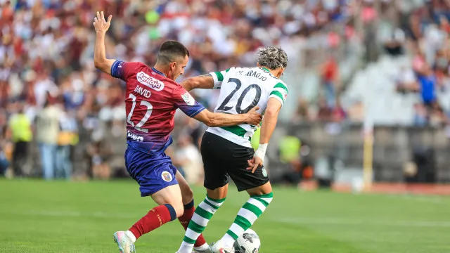
                    6 pessoas impedidas de entrar em recintos desportivos após final da Taça
                