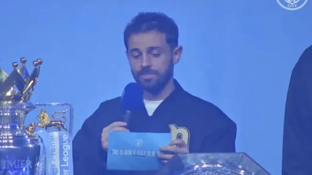 
                    Insólito. A pergunta de Bernardo Silva que deixou Guardiola sem palavras
                