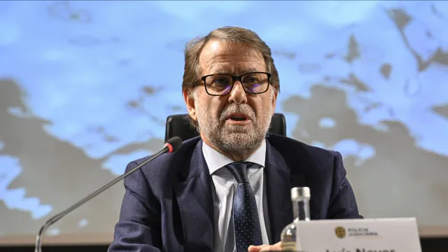 
                    Governo decreta alerta até segunda-feira por risco de incêndios
                